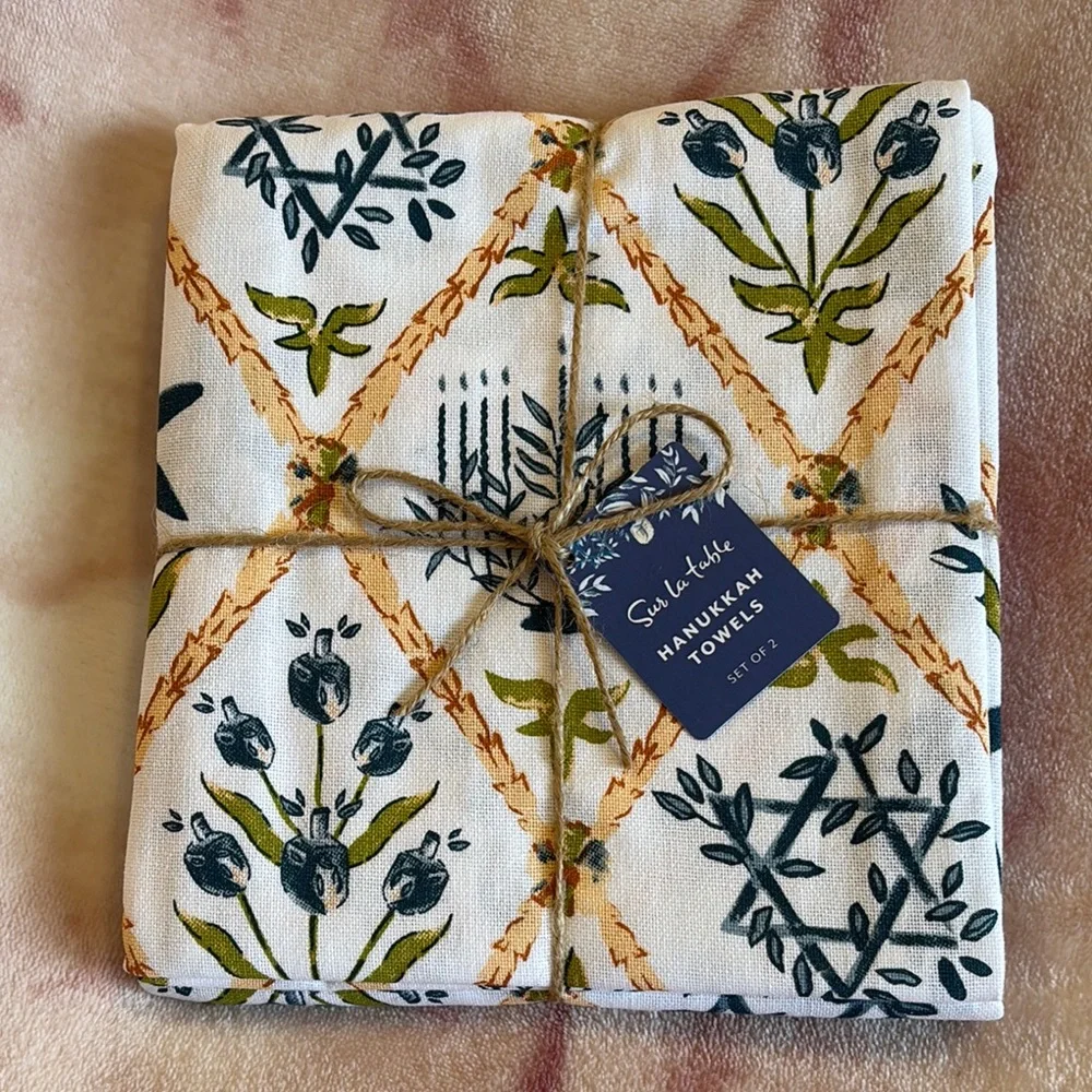 Sur La Table Hanukkah Designer Kitchen Towels Set of 2 NWT cotton 20x30”